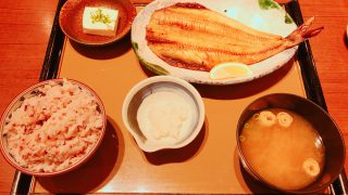【街の定食屋さん】やよい軒で肉厚のしまほっけ定食を食べてお腹いっぱいになって来た